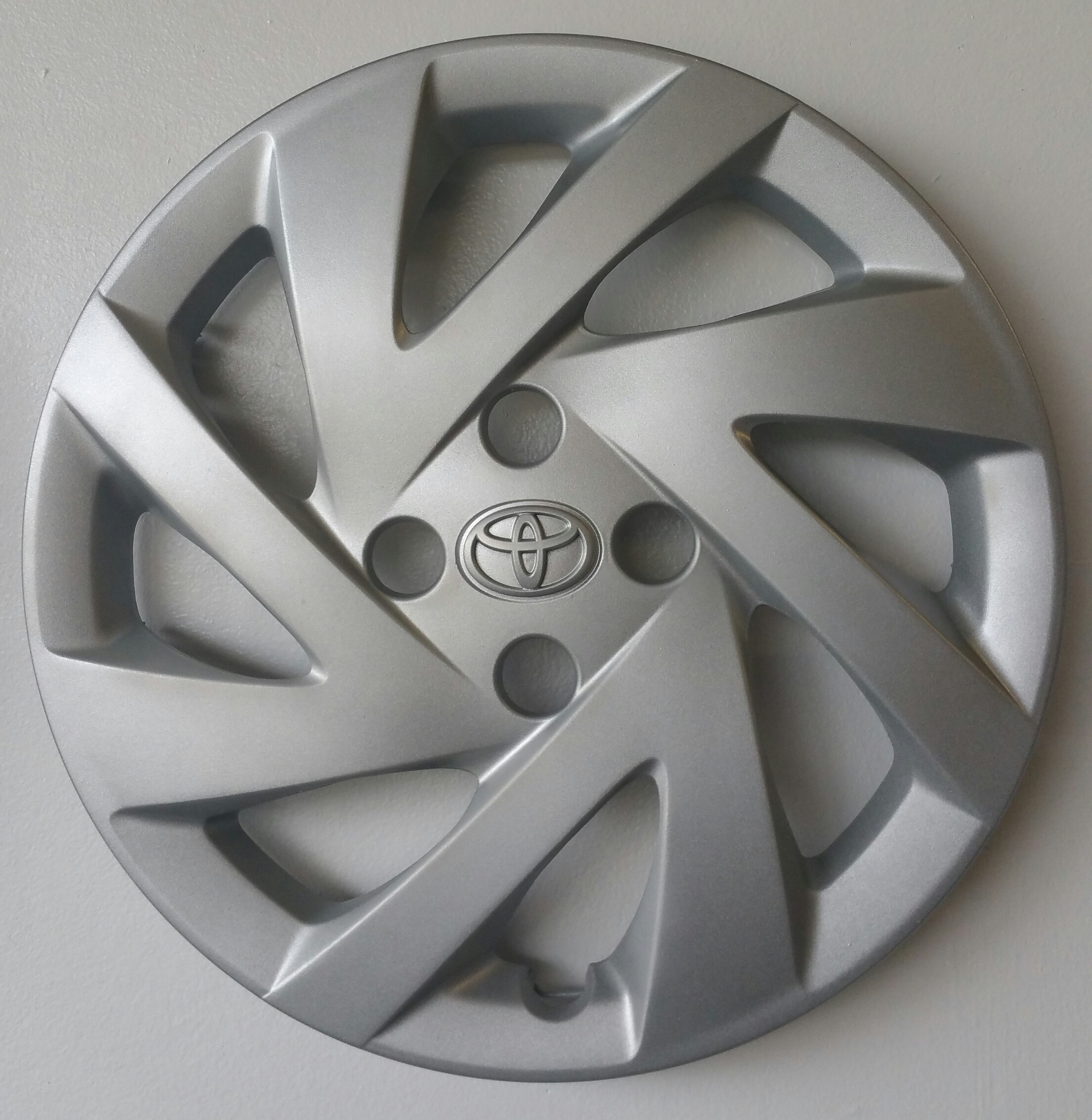 toyota prius hubcap 2015